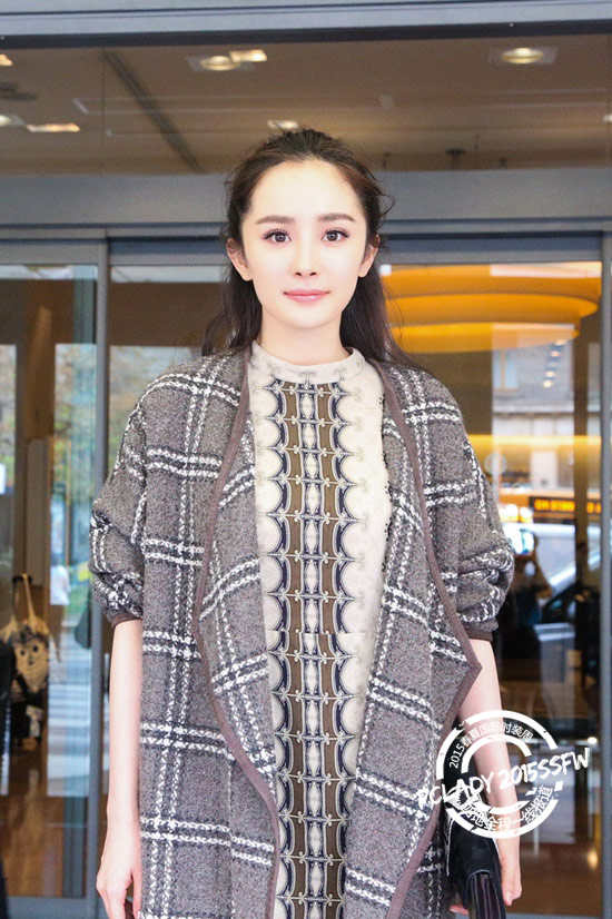     杨幂身穿etro 2014秋冬系列游牧民族风格套装