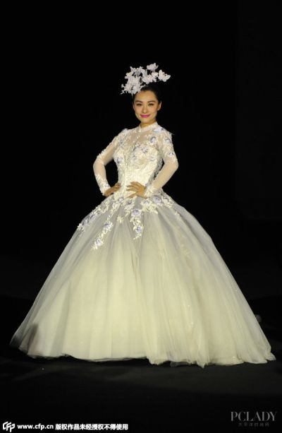 明星扎堆穿婚纱走大秀 是凑热闹还是另有所求