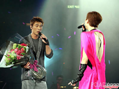 郑秀文许志安完婚 夫妻经常自拍