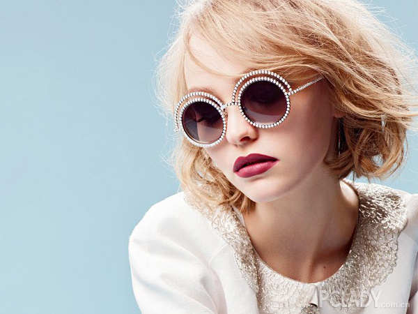 让这死鱼眼妞告诉你 如何让Chanel改姓Depp