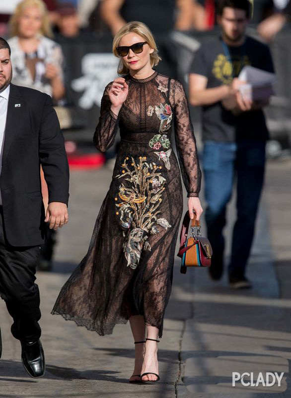 看看明星艺人的造型 学会玩出各种不同的花样