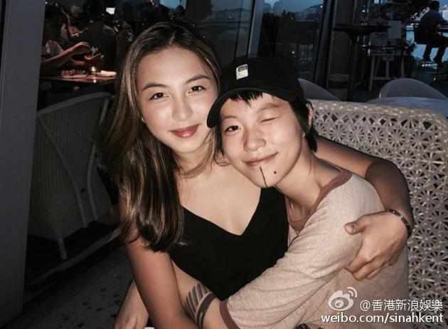 窦靖童纹身图案酷帅个性十足
