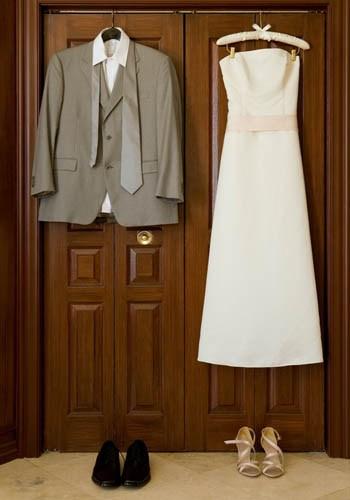 参加婚礼除了礼服穿什么合适？